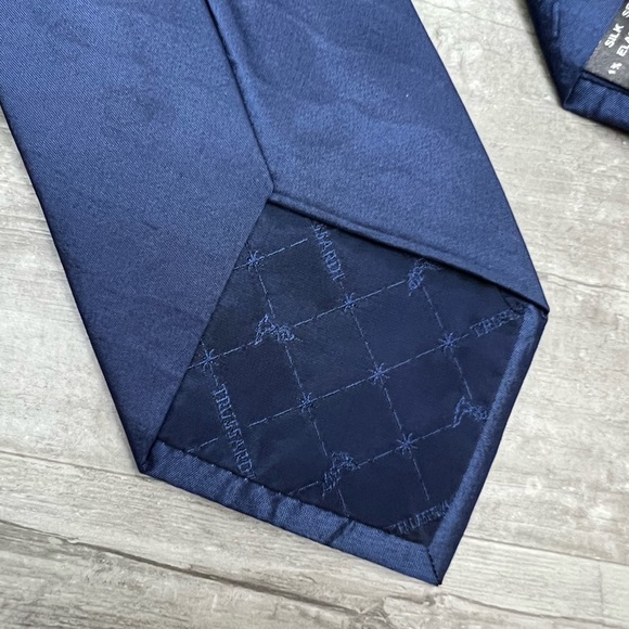 Trussardi Solid Navy Blue Silk Tie - Picture 3 of 6